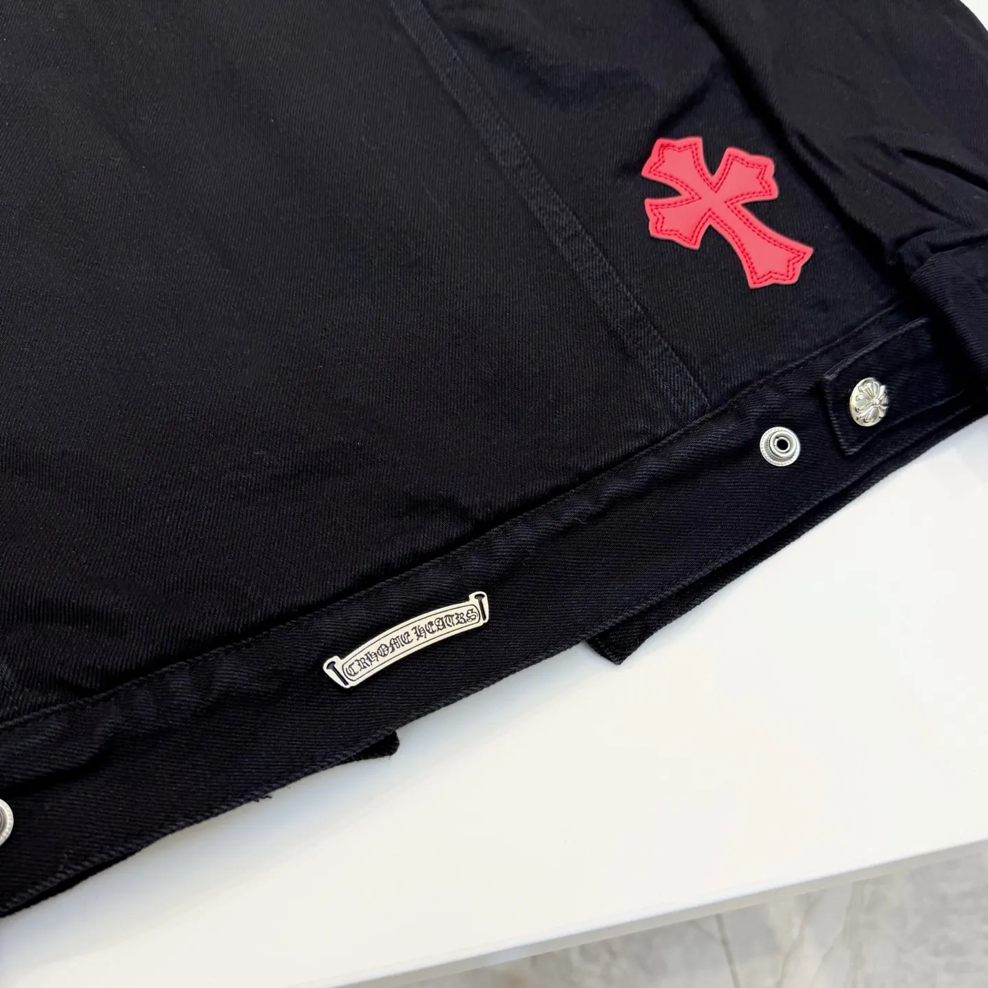 P370 model number: D418 Chrome Hearts vintage style sherpa denim jacket SIZE#SMLXL Size reference# S shoulder width 46 length 65 bust 112 M shoulder width 48 length 67 bust 116 L shoulder width 50 length 68.5 bust 120 XL shoulder width 52 length 69.5 bust 127